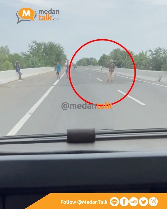 Sejumlah pemuda terlihat ditengah jalan, diduga pungli yang pernah terjadi di jalan