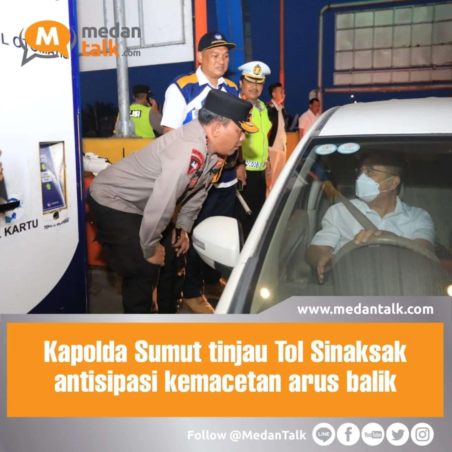 Kapolda Sumut tinjau Tol Sinaksak antisipasi kemacetan arus balik

Kepala Kepolisian Daerah Sumatera Utara Irjen Pol RZ Panca Putra Simanjuntak meninjau arus lalu lintas di Jalan Tol Sinaksak- Dolok Morawan perbatasan Pematang Siantar mengantisipasi kemacetan arus balik Natal 2022 dan tahun Tahun Baru 2023.

"Tol Sinaksak-Dolok Morawan sebagai jalur alternatif jika terjadi kemacetan di tol exit Tebing Tinggi," ucap Panca, Selasa.

Panca menyebutkan, hal ini cukup membantu mengurai kemacetan arus lalu lintas.

"Dari hasil pantauan saya di lapangan situasi arus balik dan mudik dari arah Pematang Siantar berjalan aman dan lancar," ucapnya.

Kapolda mengatakan, dirinya melakukan peninjauan itu untuk memastikan fungsi ruas Tol Sinaksak-Dolok Morawan dalam mengantisipasi kemacetan lalu lintas pada arus balik mudik libur tahun baru.

Pantauan di lapangan, Panca Putra Simanjuntak tampak menanyakan kondisi kepada para pengemudi mobil pribadi, saat melintasi di ruas Jalan Tol Sinaksak-Dolok Morawan.

"Dari mana pak sopir?, bagaimana enak lewat jalan Tol Sinaksak-Dolok Morawan ?," tanya Kapolda Sumut.

Mendengar itu pengemudi pun menjawab bahwa dirinya bersama keluarga dari Parapat menuju Kota Medan.

"Luar biasa Pak Kapolda nyaman kami melintas di tol ini. Kami harap pembangunan jalan tol tersebut cepat selesai," kata pengemudi mobil berwarna merah itu.