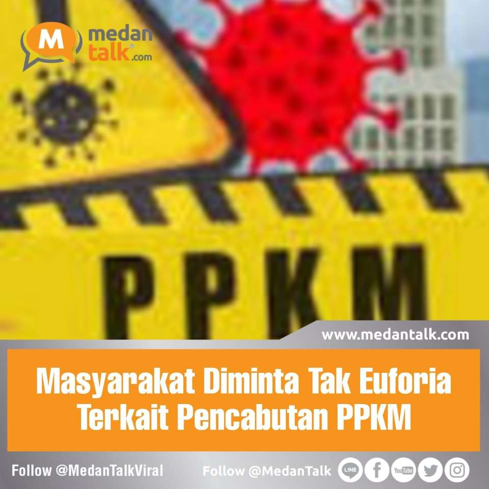Masyarakat Diminta Tak Euforia Terkait Pencabutan PPKM

Pemerintah meminta masyarakat tidak bergembira berlebihan atau euforia setelah Presiden Joko Widodo (Jokowi) mencabut pemberlakuan pembatasan kegiatan masyarakat (PPKM). 

Hal itu tercantum dalam Inmendagri Nomor 53 Tahun 2022 tentang Pencegahan dan Pengendalian Covid-19 pada Masa Transisi Menuju Endemi yang diterbitkan pada Jumat (30/12/2022) lalu.

"Dengan adanya pencabutan PPKM ini tentunya kami harapkan tidak menjadi euforia, tetap beraktivitas normal seperti biasanya, dan tetap waspada agar tidak terjadi kenaikan kasus, yang nantinya dapat mengganggu proses transisi menuju endemi," kata Direktur Jenderal (Dirjen) Bina Administrasi Kewilayahan (Adwil) Kementerian Dalam Negeri (Kemendagri) Safrizal ZA dalam keterangan pers seperti dikutip pada, Minggu (1/1/2022).

Safrizal juga meminta masyarakat untuk tetap hati-hati dan waspada dalam menghadapi risiko penularan Covid-19.

Sebab sampai saat ini pandemi Covid-19 belum dinyatakan berakhir. Safrizal menjelaskan, Inmendagri Nomor 53 Tahun 2022 menekankan strategi proaktif dan persuasif terhadap pencegahan penyebaran Covid-19. 

Menurut Safrizal, strategi itu dilakukan dengan mendorong masyarakat supaya tetap menerapkan protokol kesehatan, khususnya penggunaan masker dengan benar, dengan kesadaran sendiri.
Dia melanjutkan, masyarakat diminta tetap menerapkan protokol kesehatan saat berada di kerumunan atau di transportasi umum.

Sumber: nasional.kompas.com/read/2023/01/01/17441621/masyarakat-diminta-tak-euforia-terkait-pencabutan-ppkm