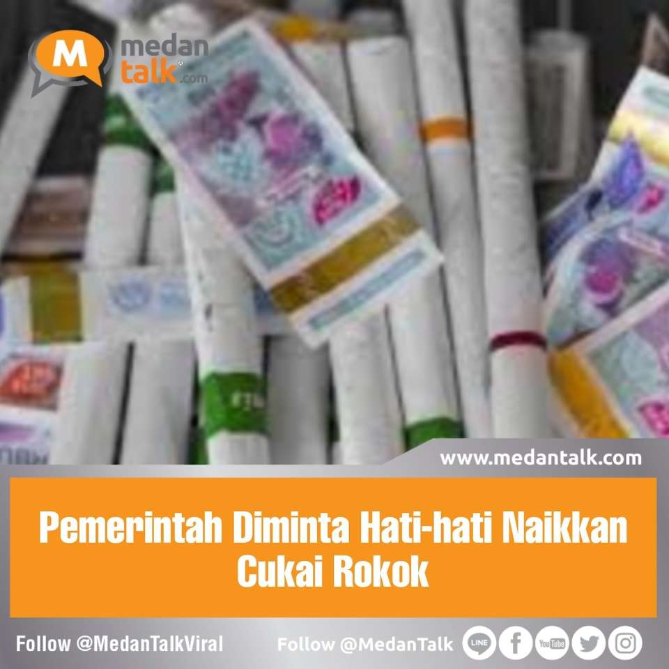 Pemerintah Diminta Hati-hati Naikkan Cukai Rokok

Pemerintah diminta berhati-hati dalam menentukan kebijakan tarif cukai hasil tembakau (CHT) pada 2023 kendati perekonomian nasional mulai membaik. Pasalnya, kenaikan CHT yang terlalu tinggi akan merugikan para petani tembakau, cengkih, serta pekerja yang terlibat dalam industri hasil tembakau (IHT). 

Hal itu disampaikan Wakil Ketua Bidang Kerja Sama Antarlembaga Kamar Dagang dan Industri (Kadin) Jawa Timur (Jatim), Fitradjaja Purnama saat acara Ekonomi Outlook Jatim 2023 di Surabaya, Jumat (19/8/2022).

Menurutnya, kenaikan tarif CHT yang terlampau tinggi tidak menguntungkan dunia usaha. "Kenaikan tarif CHT ini justru menghambat perputaran ekonomi. Daya beli masyarakat akan berkurang," kata Fitra.

Jika kondisi ini terjadi, Fitra menilai bahwa hal tersebut akan berdampak pada meningginya inflasi. Dia menyarankan agar pemerintah tidak dulu menaikkan tarif CHT pada 2023. Sebaliknya, pemerintah dapat memperluas basis pajak guna menambah pendapatan negara.

"Industri rokok berdampak besar pada perekonomian, khususnya Jatim. Apalagi, industri ini bergerak mulai dari sektor hulu hingga hilir, mulai dari pasokan tembakau hingga tenaga kerja," terangnya. 

Dalam kesempatan yang sama Direktur Pascasarjana Universitas Airlangga (Unair) Badri Munir Sukoco mengingatkan pemerintah bahwa kenaikan CHT yang signifikan akan melemahkan IHT yang belum sepenuhnya pulih akibat pandemi. "Dampak multiplier effect dari kenaikan cukai akan kemana-mana, mulai pengurangan tenaga kerja hingga berkurangnya potensi pendapatan daerah," ujar Badri. 

Diketahui, pemerintah menetapkan target penerimaan cukai sebesar Rp245,4 triliun pada rancangan anggaran pendapatan dan belanja (RAPBN) tahun 2023 atau naik 11,6 persen. Salah satu caranya adalah dengan menaikkan tarif cukai rokok.

Sementara, Ketua Kontak Tani dan Nelayan Andalan Jombang, Sumrambah meminta pemerintah lebih memerhatikan kesejahteraan petani tembakau melalui penyaluran Dana Bagi Hasil Cukai Hasil Tembakau (DBC CHT).

Sumber: Sindonews.com