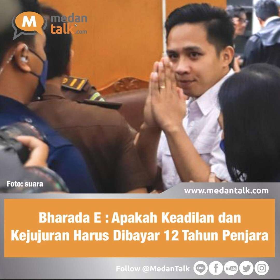 Pledoi Richard Eliezer : Apakah Keadilan dan Kejujuran Harus Dibayar 12 Tahun Penjara

Terdakwa Bharada Richard Eliezer atau Bharada E mulai membacakan nota pembelaan atau pleidoinya atas tuntutan 12 tahun penjara di kasus pembunuhan berencana Brigadir J atau Nofriansyah Yosua Hutabarat.

Nota pembelaan itu berjudul 'Apakah Harga Kejujuran Harus Dibayar 12 Tahun Penjara?'.

Dalam pleidoinya, Richard menyampaikan dia akan tetep berpegang teguh pada kejujurannya. Baginya, kejujuran akan membawanya pada keadilan.

"Apakah saya harus bersikap pasrah terhadap arti keadilan atas kejujuran? Saya akan tetap berkeyakinan, bahwa kepatuhan, kejujuran adalah segala-galanya dan keadilan nyata bagi mereka yang mencarinya," kata Richard di ruang sidang Pengadilan Negeri Jakarta Selatan, Rabu (25/1/2023).

Richard berharap majelis hakim dapat memberikan putusan yang adil dalam perkara ini. Eks ajudan Ferdy Sambo itu berserah kepada Tuhan atas apapun keputusan yang ditetapkan oleh majelis hakim.

"Bahwa sekalipun demikian, apabila Yang Mulia Ketua dan anggota majelis hakim sebagai wakil Tuhan ternyata berpendapat lain, maka saya hanya dapat memohon kiranya memberikan putusan terhadap diri saya yang seadil-adilnya," sebutnya.

"Kalaulah karena pengabdian saya sebagai ajudan menjadikan saya seorang terdakwa, kini saya serahkan masa depan saya pada putusan majelis hakim. Selebihnya saya hanya dapat berserah pada kehendak Tuhan," sambung Richard.

Dalam sidang sebelumnya, jaksa menuntut Richard dengan 12 tahun hukuman penjara terkait kasus pembunuhan berencana Brigadir Yosua.

Jaksa menyatakan tidak ada alasan yang pembenaran maupun pemaaf yang dapat meloloskan Richard dari jeratan hukuman pidana.

"Di dalam persidangan tidak ditemukan adanya dalam diri terdakwa yang dapat menghapus unsur kesalahan pidana baik alasan pemaaf maupun pembenar, terhadap dakwaan primer yang kami buktikan pada analisis yuridis," kata jaksa di ruang sidang Pengadilan Negeri Jakarta Selatan, Rabu (18/1/2023).

"Tidak ada alasan pemaaf dan pembenar terhadap dakwaan yang sudah kami periksa, maka terdakwa harus dipidana," sambungnya.

Sumber: suara