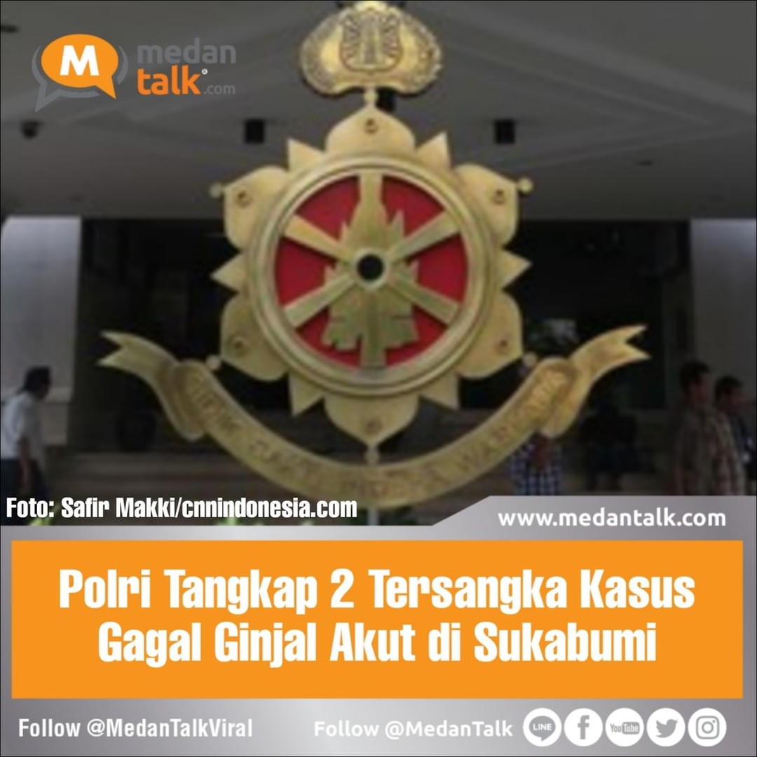 Polri Tangkap 2 Tersangka Kasus Gagal Ginjal Akut di Sukabumi

Bareskrim Polri kembali menetapkan dua tersangka perorangan baru dalam kasus Gagal Ginjal Akut Progresif Atipikal (GGAPA) yang menewaskan ratusan anak.

Kedua tersangka itu merupakan Alvio Ignasio Gustan selaku Direktur Utama CV Anugrah Perdana Gemilang dan Aris Sanjaya selaku Direktur CV Anugrah Perdana Gemilang.

Direktur Tindak Pidana Tertentu Bareskrim Polri Brigjen Pipit Rismanto mengatakan keduanya ditangkap berdasarkan hasil pengembangan tersangka korporasi CV Anugrah Perdana Gemilang.

"Jumlah tersangka masih akan bertambah lagi karena penyidikan masih terus berjalan," ujarnya dalam konferensi pers, Senin (30/1).

Pipit masih belum menjelaskan lebih lanjut ihwal peran kedua tersangka perorangan itu. Ia hanya mengatakan keduanya saat ini telah ditahan di Rutan Bareskrim Polri.

Pipit mengatakan pihaknya juga telah berhasil menangkap dua tersangka yang sebelumnya sempat buron, yakni Direktur Utama CV Samudera Chemical Endis alias Pidit dan Direktur CV Samudera Chemical Andri Rukmana.

"Keduanya ditangkap di Sukabumi, Jawa Barat, Jumat 20 Januari kemarin," jelasnya.

Dalam kasus ini total ada 7 perusahaan farmasi dan 4 perorangan yang telah ditetapkan sebagai tersangka dalam kasus GGAPA yang menewaskan ratusan anak.

Penetapan tersangka itu dilakukan oleh Badan Pengawas Obat dan Makanan (BPOM) serta Direktorat Tindak Pidana Tertentu Bareskrim Polri.

Dua korporasi yang dijerat sebagai tersangka oleh BPOM merupakan perusahaan farmasi PT Yarindo Farmatama dan PT Universal Pharmaceutical.

Sementara lima korporasi lainnya PT Afi Farma, CV Samudera Chemical, PT Tirta Buana Kemindo, CV Anugrah Perdana Gemilang, serta PT Fari Jaya Pratama ditetapkan tersangka oleh Bareskrim Polri.

Sumber: cnnindonesia.com/nasional/20230130124953-12-906560/polri-tangkap-2-tersangka-kasus-gagal-ginjal-akut-di-sukabumi
