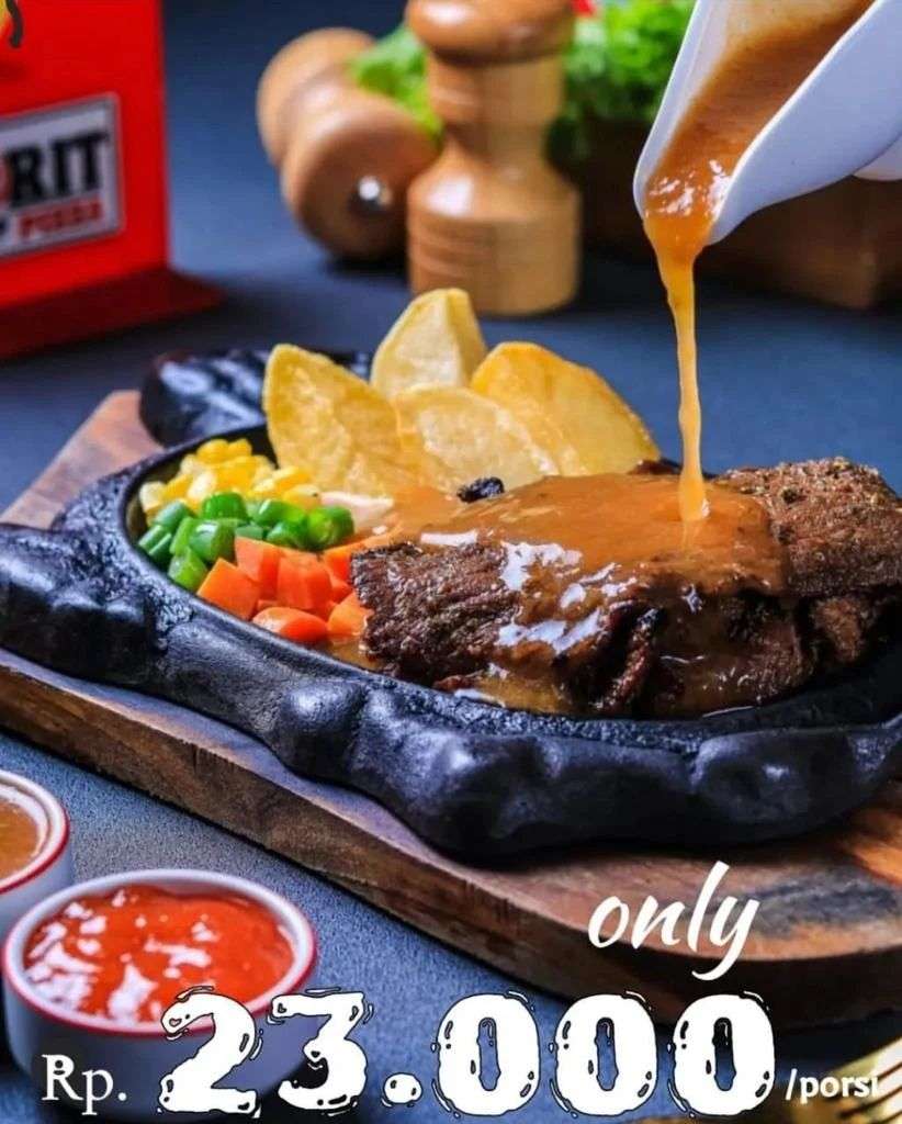 Weekend ini jangan lupa makan lezat + murah ya gaes @favoritsteakpizza...karena pura² bahagia juga butuh tenaga , buat hadapi DUNIA penuh sandiwara..🤣
.
untuk pemesanan via GRABFOOD & GOFOOD keyword :
Favorit Steak And Pizza
"HELVETIA TIMUR"
~Untuk kelezatan dan rasa yang sama seperti kita dulu ~ 
.
Outlet HANYA: 
•Jalan Kapten Muslim No.204 helvetia. MEDAN
(Sebelum lapangan zipur/sebelah sekolah markus)
___________________________________________________________
