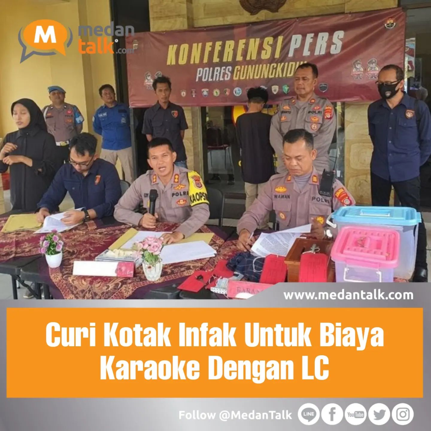 Curi Kotak Infak Untuk Biaya Karaoke Dengan LC

Pemuda asal Cilacap berinisial AS alias Suroto diduga mencuri kontak infak di salah satu mushala di Kapenewon Tanjungsari, Gunungkidul, Yogyakarta. AS diduga mencuri kotak infak untuk dapat karaoke dengan wanita pemandu lagu karaoke atau LC dan mi-chat

Dilansir dari detikJateng, Jumat (16/2/2023), Kapolres Gunungkidul AKBP Edy Bagus Sumantri warga menangkap basah AS saat mencuri kotak infak pada Kamis (9/2). Agar tak diamuk massa, AS langsung digelandang ke Polsek Tanjungsari.

"Dari tangan pelaku juga turut diamankan uang Rp 36 ribu hasil mencuri kotak infak di Musala Baitul Makmur," katanya kepada wartawan.

Menurut Edy, AS telah mencuri di puluhan lokasi. Sasaran aksi AS adalah kotak infak hingga benda yang ada di warung.

"Dari pengakuan, pelaku ini sudah beraksi di 69 lokasi dan 63 di antaranya di Gunungkidul. Lokasi lainnya seperti di Kota Yogyakarta, Bantul, Sukoharjo, Pracimantoro, hingga Cilacap," ujarnya.

"Untuk sasarannya mulai kotak infak, rokok, uang, dan benda-benda kecil lainnya," lanjut Edy.

AS mengakui perbuatannya, dan menyebut kerap beraksi di Gunungkidul karena selama ini berdomisili di Kapanewon Semanu sejak 2022.

"Terus mulai kecanduan (karaoke dan  LC) September 2022. Jadi itu (mencuri) uangnya buat karaoke sama LC sama MiChat ," ujarnya.

news.detik.com/berita/d-6573150/curi-kontak-infak-demi-booking-lc-pria-di-gunungkidul-ditangkap