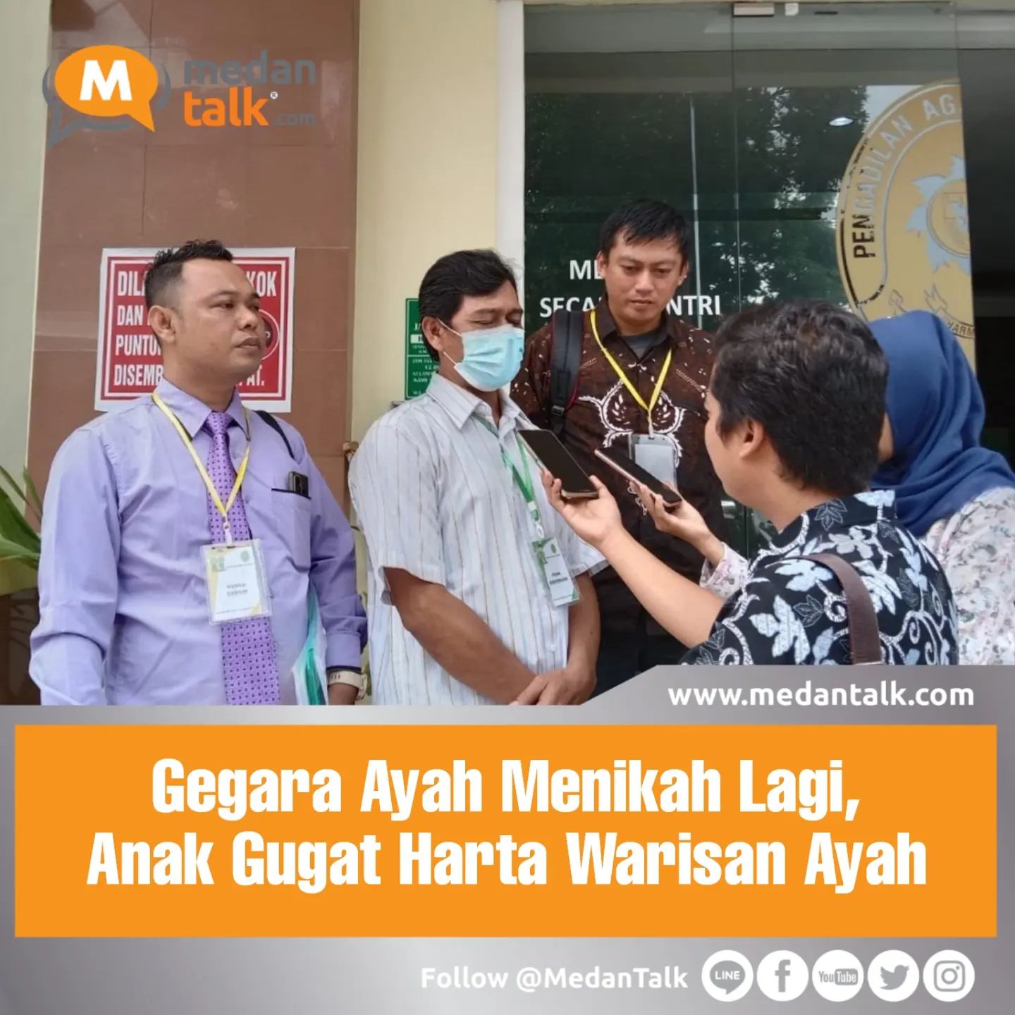 Gegara Menikah Lagi, di Situbondo Anak Gugat Warisan Ayah Kandung

Gegara ayahnya menikah lagi, NS (26), warga Dusun Sak-sak, Desa Lamongan, Kecamatan Arjasa, Situbondo, nekat menggugat warisan kepada BP (53), yang tak lain ayah kandungnya.

Saat ini, gugatan harta  warisan NS terhadap orang tuanya itu, mulai disidangkan di Pengadilan Agama (PA) Situbondo, dengan agenda mediasi. Bahkan, baik tergugat maupun penggugat, keduanya sama-sama hadir dalam media tersebut.

Ide Prima selaku kuasa hukum BP mengatakan, ada empat harta warisan yang menjadi objek gugatan. Yakni dua bidang rumah di Perumahan Paowan Indah, Blok-C Nomor 7 dan Blok-C Nomor 8. Serta uang tunai di Bank Mandiri dan di Koperasi Raung, dengan total tabungan  sekitar  Rp157 juta.

“Sebetulnya tadi sudah dimediasi, namun tidak ada kesepakatan. Sehingga mediasinya gagal. NS minta agar diberikan haknya, tapi ayahnya tidak mau karena dia masih hidup. Karena itu rumah satu-satunya,” ujar Ide Prima.

Menurut dia, BP keberatan dengan gugatan NS, mengingat kliennya masih hidup. Makanya, kliennya menolak gugatan anak kandungnya.

“Kalau ayahnya sudah meninggal, silakan semua hartanya diambil, karena rumah dan harta yang lain merupakan hak NS sebagai anak kandung,” tegasnya.

Lebih jauh Ide Prima menegaskan, NS terlalu ketakutan jika harta warisan hasil kerja keras ayah dan ibunya tersebut dihabiskan istri siri ayahnya.

“Alasan itu sempat dimunculkan tadi waktu mediasi. Ini masalah kemanusiaan, saya berharap bisa diselesaikan dengan kekekeluargaan,” bebernya.

Ide Prima menambahkan, gugatan harta warisan yang dilayangkan ke PA Situbondo itu sangat disayangkan kliennya, karena hal itu jelas melukai hati kliennya.

Lebih jauh Ide menjelaskan, jika gugatan tersebut tidak secara otomatis kliennya memberikan warisan kepada NS.

Menurut dia, diakui NS pernah datang ke rumah, namun dia datang tidak menanyakan kondisi dirinya, melainkan langsung nanya harta warisan.

Sementara itu, Didik selaku kuasa hukum NS mengklaim, sudah ada media antara BO dan NS terkait pembagian warisan tersebut, tetapi si bapak yang tidak mau.

Gimana menurut kamu???

Sumber : faktualnews.com