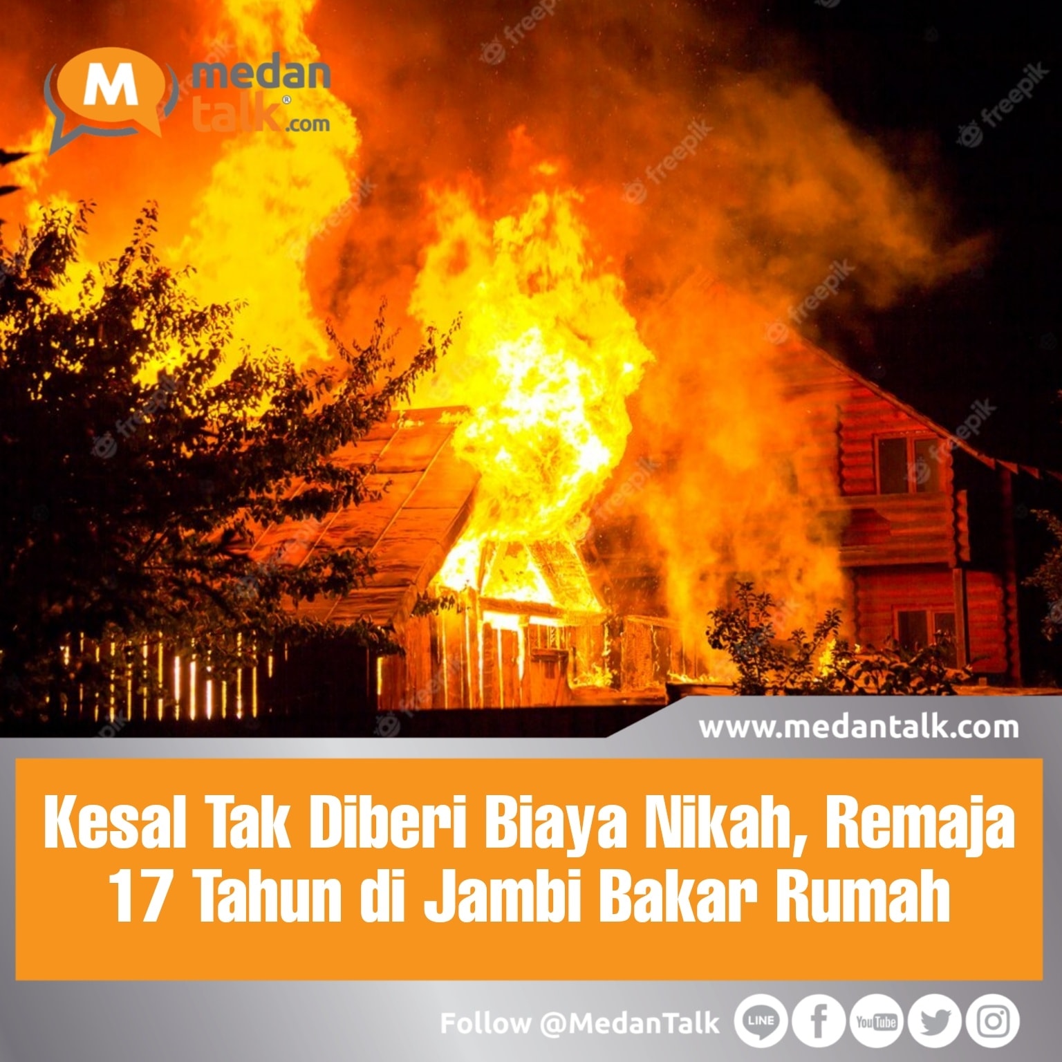 Kesal Tak Diberi Biaya Nikah, Remaja 17 Tahun di Jambi Bakar Rumah Sendiri

Seorang remaja berinisial RS (17) nekad membakar rumah yang ditinggali ayahnya di Kabupaten Tebo, Jambi karena tidak diberi biaya untuk menikah.

Kebakaran terjadi di rumah Amri, yang beralamat di Kelurahan Tebing Tinggi, Kecamatan Tebo Tengah, Kabupaten Tebo, Jambi pada Sabtu (4/2/2023).

Tiga minggu sebelumnya, RS ditangkap warga karena membawa lari seorang gadis. Warga pun meminta mereka dinikahkan.

“Kebetulan anak ini, pada tiga minggu sebelumnya, ditangkap warga karena bawa lari anak perempuan. Jadi kemudian dikumpulkan oleh orang-orang tua di sana, disuruh menikahlah mereka,” kata Kanit reskrim Polsek Tebo Tengah Aipda Doma via telepon, pada Rabu (8/2/2023).

Kemudian RS meminta biaya nikah kepada ayahnya.

“Jadi bapak ibu anak ini sudah cerai, dia minta biaya nikah sama bapaknya. Cuma bapaknya tidak menyanggupi,” katanya.

“Motifnya yang kami dapatkan dari keterangan saksi dan juga keterangan pelaku bahwa pelaku ini sakit hati dengan ayahnya,” sambung dia.

Salah satu anggota keluarga sempat menawarkan untuk menjual rumah ayahnya tersebut sebagai modal nikah. Namun ayah RS, Amri, menolak karena rumah itu satu-satunya tempat tinggal mereka.

“Jadi pada malam itu, pelaku sudah ada niat untuk bakar malam hari. Cuma memang niat pelaku bukan mau mencelakakan bapaknya. Cuma hanya ingin bakar rumahnya. Akhirnya terlaksana pagi saat bapaknya berangkat kerja,” katanya.

Ketika diwawancara wartawan, RS mengaku berencana membakar rumahnya sejak malam dengan mempersiapkan 3 liter minyak.

Namun karena ayahnya tidur pada malam hari, niat itu diurungkannya hingga keesokan hari saat ayahnya pergi ke kebun. “Tapi mikir juga (kalau bakar rumah malam hari) bapak aku ada di dalam (rumah). Takut mati pula, susah. Jadi yang mau dibakar cuma rumah, bukan dia (bapak),” katanya saat duduk di kantor polisi.

Meski RS masih di bawah umur, tersangka tidak dapat dilakukan diversi karena hukumannya di atas 7 tahun. Diversi adalah pengalihan proses pada sistem penyelesaian perkara anak.