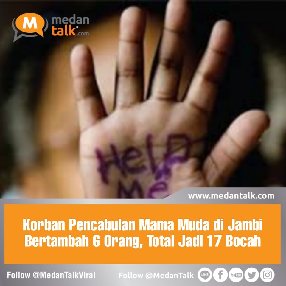Korban Pencabulan Mama Muda di Jambi Bertambah 6 Orang, Total Jadi 17 Bocah

Polda Jambi melakukan olah tempat kejadian perkara (TKP) terkait kasus mama muda cabuli 11 anak. Olah TKP digelar di rumah tersangka di kawasan Rawasari, Kota Jambi . 

Tidak diduga, dari hasil olah TKP yang berlangsung singkat tersebut, didapati korban dugaan pencabulan makin bertambah. Menurut Dirreskrimum Polda Jambi Kombes Pol Andri Ananta, dari olah TKP bersama tim Inafis Polda Jambi ini, petugas mendapatkan nama-nama korban baru.

"Bertambah jadi 6 orang anak-anak. Sehingga sampai hari ini jumlah korbannya menjadi 17 orang," tegasnya, Minggu (5/2/2023). 

Rencananya, para korban akan dimintai keterangan. "Tambahan 6 korban ini akan dimintai keterangan Minggu depan," imbuh Andri. Tidak hanya itu, katanya, kasus ini akan digelar di hadapan Kapolda pekan depan untuk didalami. Sementara, usia mereka paling muda 8 tahun hingga 15 tahun.

Sebelumnya, pelaku YS (25), warga di kawasan Rawasari, Kota Jambi diamankan di kawasan Penyengat Rendah, Telanaipura, Kota Jambi di rumah saudaranya.

Sumber: daerah.sindonews.com/read/1014957/174/korban-pencabulan-mama-muda-di-jambi-bertambah-6-orang-total-jadi-17-bocah-1675598550