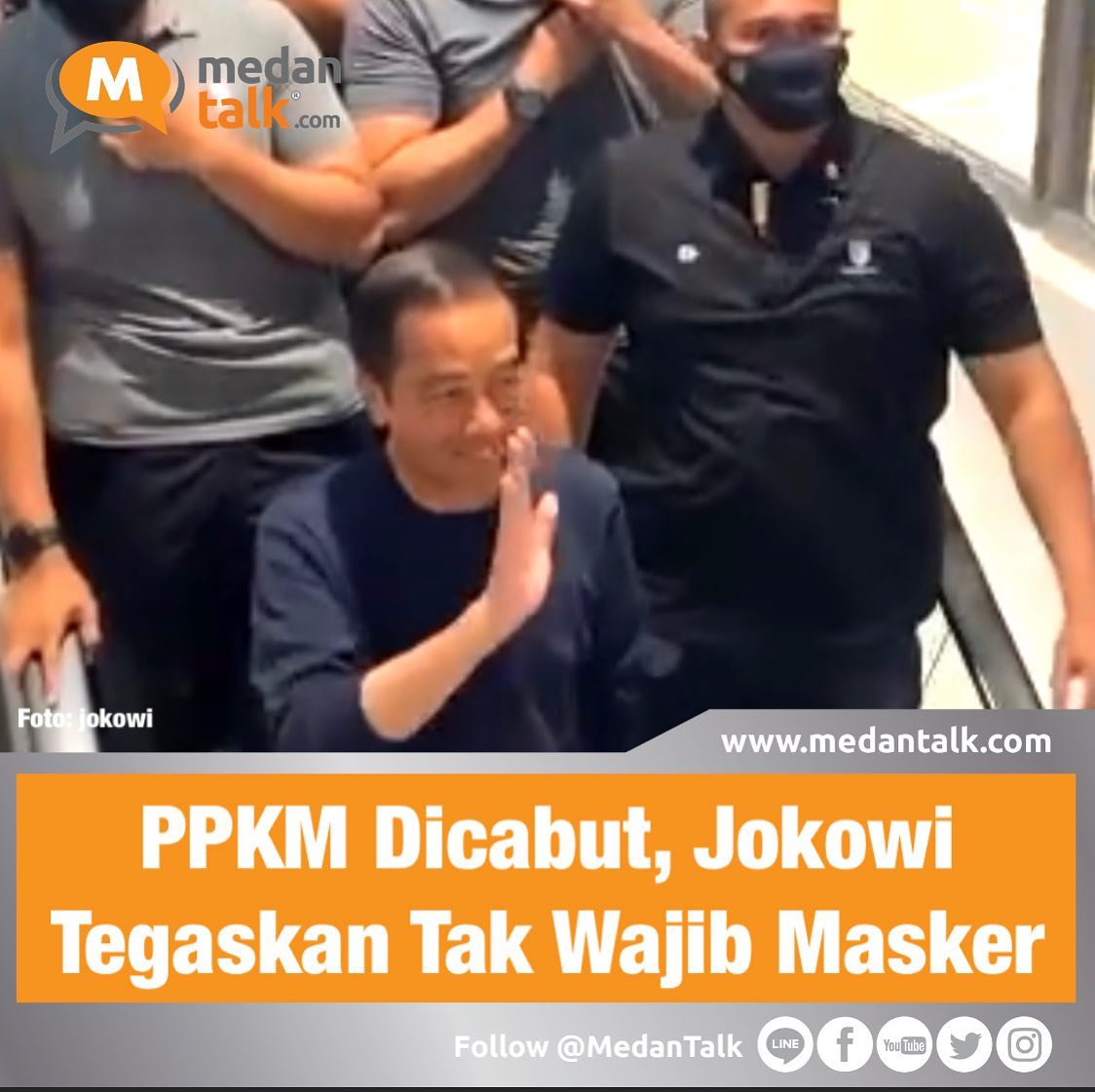PPKM Dicabut, Jokowi Tegaskan Tak Wajib Masker

Presiden Joko Widodo (Jokowi) menegaskan pemberlakuan pembatasan kegiatan masyarakat (PPKM) sudah dicabut. Ia pun menyebut pemakaian masker sudah tidak wajib di luar ruangan.

"Jadi, apalagi di luar ruangan itu sudah tidak wajib pakai masker. Tetapi, di dalam ruang kalau ada yang pakai masker juga diperbolehkan. Demi kesehatan," ujar Jokowi, dilansir detikNews, Kamis (23/2/2023).

Jokowi menyampaikan hal itu dalam pengarahan Rapat Kerja Nasional (Rakernas) Asosiasi Pemerintahan Provinsi Seluruh Indonesia (APPSI) di Balikpapan, Kalimantan Timur.

"Saya ingin mengingatkan kembali bahwa PPKM telah dicabut akhir tahun lalu. Jadi, kalau tadi pak Gubernur Kaltim menyampaikan yang pakai masker itu dianggap agak sakit, nggak salah, pak Gubernur, nggak salah. Karena PPKM sudah dicabut," terang dia.

Jokowi menyampaikan kilas balik ketika awal-awal pandemi COVID-19 melanda Indonesia pada 2020 lalu. Saat itu, Indonesia dan seluruh negara belum berpengalaman mengatasi pandemi.

"Tantangan yang sangat berat, sebuah persoalan yang sangat-sangat berat kita hadapi saat itu dan tidak ada standarnya, tidak ada pakemnya," tutur Jokowi.

"Karena memang semuanya belum memiliki pengalaman dalam menangani pandemi ini," lanjut Jokowi saat memberi arahan di Rakornas Transisi Penanganan COVID-19 dan Pemulihan Ekonomi Nasional 2023.

Jokowi kemudian mengingatkan cerita ketika WHO mengubah-ubah peraturan mengenai pemakaian masker. Menurutnya, saat itu dunia sedang panik karena pandemi.

"Kita ingat awal-awal dari WHO disampaikan, saya kan bertanya kepada mereka, 'Presiden nggak usah pakai masker, awal-awal, yang pakai masker yang batuk-batuk, yang kena saja'. Nggak ada seminggu, semua harus pakai masker, ternyata dia juga bingung, kita juga bingung," tandasnya. 

Sumber: detik