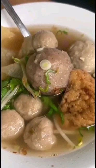 Banyak yang enak enak nihhh di @baksomakiji
Ayo kamu belum pernah cobain yang mana? Silakan cusss langsung dipesen…
️BAKSO yang bisa bikin kamu AUTO BAHAGIA!! @baksomakiji ️
Bakso HomeMade, Mesin Sendiri, Digiling menggunakan Es kristal 🇮
Harganya juga Affordable!! ada 14 macam varian bakso
Bisa catering jugaa untuk acara kumpul-kumpul kamuuuu!!!!
Frozenfoodnya JUGA ADA ️ dan bisa kirim -kirim keluar kota
@baksomakiji - Dengan Bakso juga bisa Bahagia
🧕HALAL & BPOM
NO MSG, No Gluten dan No Egg
12.00-21.00
🕌Musholla
Parkir
🪑Semi Outdoor
Jl A Manaf Lubis No 21a Medan (Arah Danau Singkarak)
081375005369