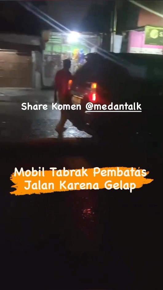Mobil Tabrak Pembatas Jalan karena gelap? Menurut pengirim video kejadian di jln