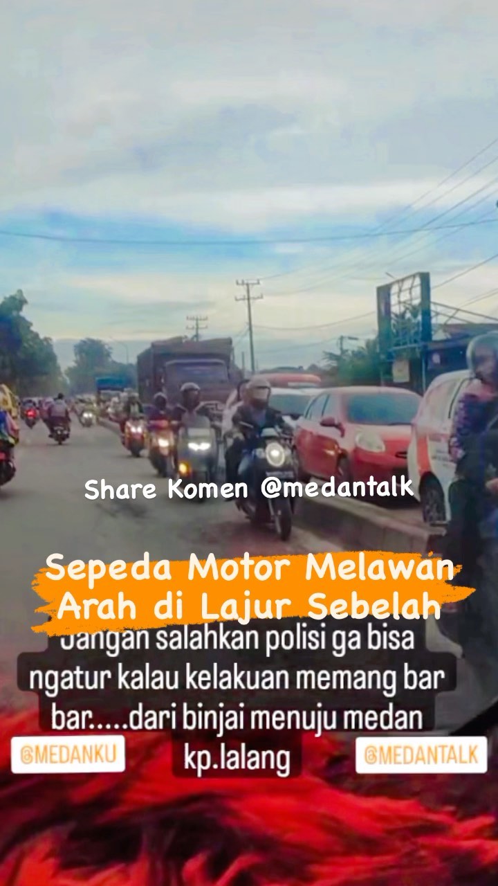 Pengendara sepeda motor menggunakan lajur sebelah, melawan arah untuk menghindari kemacetan di