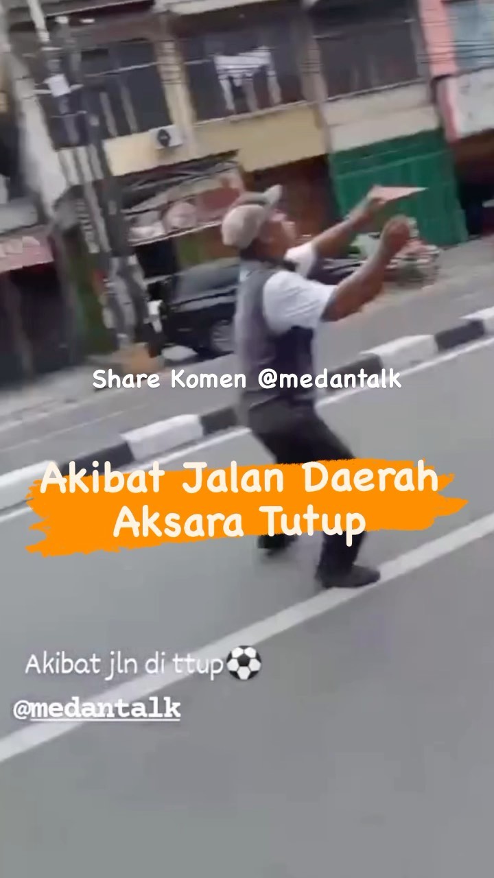 Akibat tutup jalan dan pengalihan lalulintas di daerah Aksara untuk perbaikan jembatan,