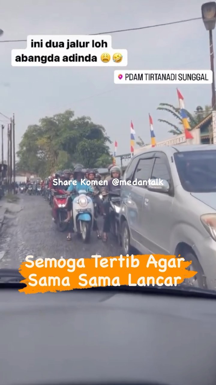Tanpa pembatas jalan, pengendara ambil jalur sebelah yang menghambat lalulintas
Semoga sama sama tertib agar sama sama lancar ya
◇ Selalu pantau STORY dan FOLLOW @medantalk utk info kejadian/kecelakaan/lalulintas terkini yang blm tentu di post ke feed dan utk bisa ikut komentar.
♡ Silakan share (cerita/info lalulintas) ke story mention @medantalk dan juga @medantalkviral @medanku @medantalkid utk admin seleksi dan repost. Ingat tulis lokasi & kapan kejadian, keterangan kejadian dgn jelas dan lengkap di story agar mudah di mengerti saat repost. Pastikan juga akun anda tidak dikunci agar kami bisa lihat dan repost. Terima kasih