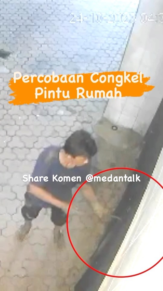 Percobaan congkel rumah Hingga Pintu Besi Rusak terekam CCTV Menurut pengirim video: