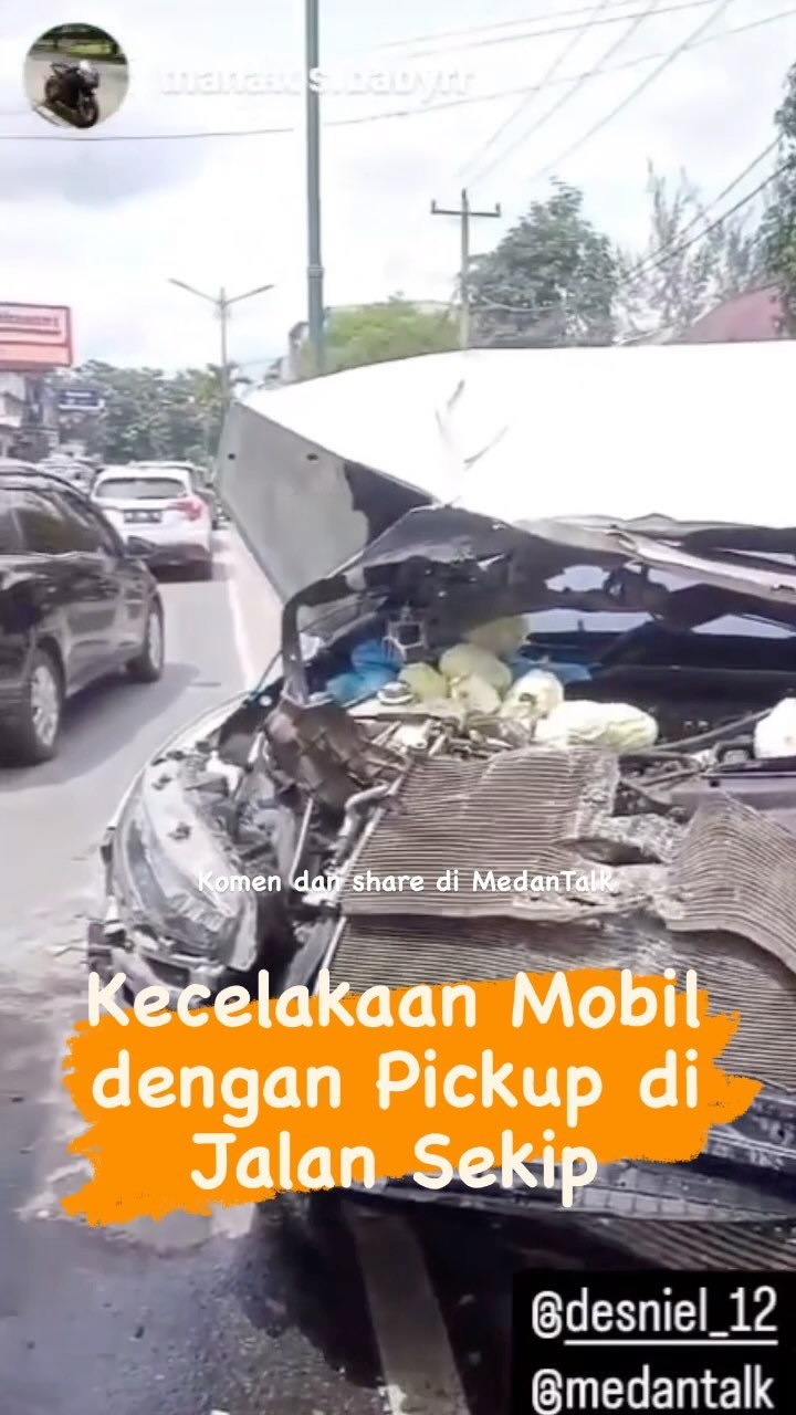 Kecelakaan antara mobil pribadi dengan mobil pickup yang terjadi siang ini 25/11/2023