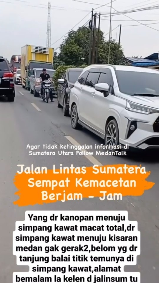 Jalan lintas Sumatera Utara sempat mengalami kemacetan di Simpang Kawat Asahan hari