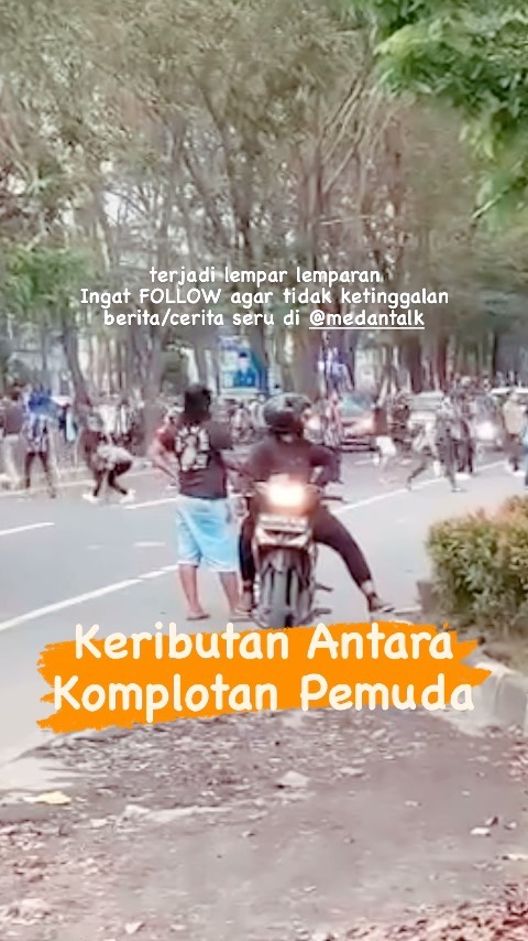 Ketibutan antara komplotan pemuda di Medan Ringroad depan Komplek dan Mall Terlihat