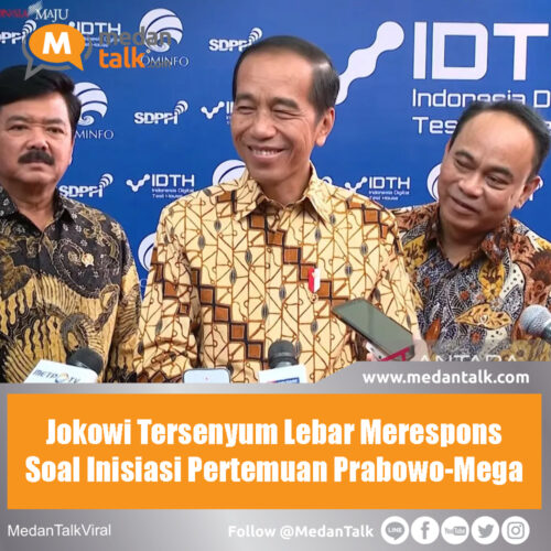 Jokowi Tersenyum Lebar Merespons Soal Inisiasi Pertemuan Prabowo-Mega Presiden Joko Widodo tersenyum