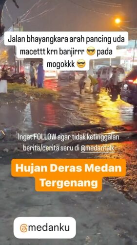 Hujan Deras Medan Tergenang Menurut pengirim video: “Sejumlah kendaraan mogok dijalan dan