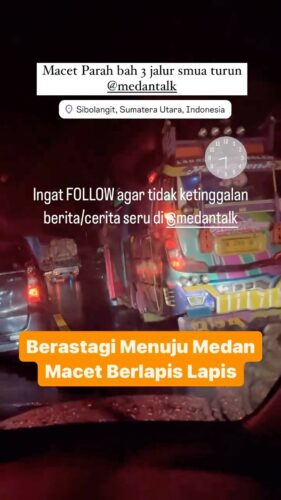 Lalu Lintas Berastagi menuju Medan macet berlapis lapis dan masih banyak kendaraan