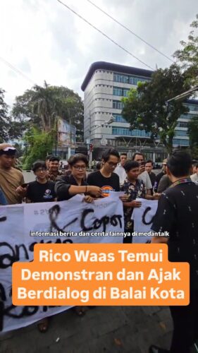 Rico Waas Temui Demonstran dan Ajak Berdialog di Balai Kota Medan Ditengah