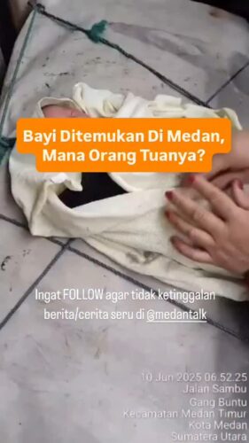 Bayi Ditemukan Di Medan, mana orang tuanya? Kenapa ditinggal?
Menurut pengirim video: “Seorang Bayi Perempuan Ditemukan di Daerah Sambu Medan. Selasa, 10/06/25, Seorang ibu W (50) berdomisili pertahanan patumbak medan dan amplas dan Pria K(53) domisili AR. Hakim Sukarame medan, menemukan seorang bayi berjenis kelamin perempuan berumur sekitar 1 minggu di jln. Sambu Simpang jln. Pandan Kel.. Gg. Buntu Kec. Medan Timur sekitar jam 06.40 Wib. Awal kronologis pertama penemuan bayi tersebut yaitu, pada hari Selasa tanggal 10 Juni 2025 sekira pukul 06.25 Wib Saksi I yang hendak berangkat ke tempat kerjaan dengan berjalan kaki mendengar ada suara anak bayi lalu Saksi I Mendatangi suara tangisan bayi tersebut dan pada saat Saksi I Melihat ke tempat tersebut dia melihat ada bayi yang tergeletak di lantai di dalam kios kemudian Saksi I memanggil Saksi II yang berada di Pos Polisi Sambu agar menginformasikan ke pihak kepolisian bahwasanya ada penemuan bayi di dalam kios Jln. Sambu Simpang Pandan Kel. Gang Buntu Kec. Medan Timur “
◇ Selalu pantau STORY dan FOLLOW @medantalk utk info kejadian/kecelakaan/lalulintas terkini yang blm tentu di post ke feed dan utk bisa ikut komentar. Ingat juga Aktifkan notifikasi agar tidak ketinggalan breaking news/story