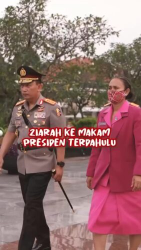 Menjelang Hari Bhayangkara, Kapolri ziarah ke makam presiden terdahulu.