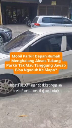 Pasang Dilarang Parkir didepan Rumah, masih aja yang parkir menghalang akses keluar masuk. Jukir yang mengatur sekitar tak mau tanggung jawab, mau ngaduh ke siapa yah…
Menurut pengirim video selaku pemilik rumah: “Kejadian pada 19-20 Juni 2025 di Jalan Sumatra Medan. Sudah sering terjadi. Ada saja mobil yang parkir didepan rumah yang menggangu akses keluar masuk rumah. Padahal sudah pasang pengumuman untuk Dilarang Parkir Didepan Rumah. Ada bayar juga parkir bulanan 50ribu ke tukang parkir. Tapi saat ada yang parkir didepan rumah, tukang parkir tidak mau tanggung jawab untuk mencari pemilik mobil yang parkir. Harusnya diatur jangan parkir didepan ataupun mencari pemilik mobil yang menghalang rumah saya. Saya tiap bulan ada bayar parkir cuman kalo mau keluar masuk mobil susah bangat. Tukang parkir nya tidak mau urus
Mobil saya mau masuk rumah tapi gak bisa masuk. Mau ngaduh ke siapa lagi?”
◇ Selalu pantau STORY dan FOLLOW @medantalk utk info kejadian/kecelakaan/lalulintas terkini yang blm tentu di post ke feed dan utk bisa ikut komentar. Ingat juga Aktifkan notifikasi agar tidak ketinggalan breaking news/story