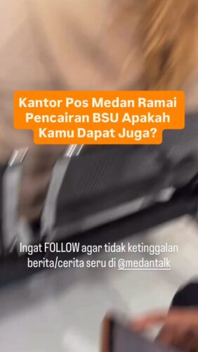 Kantor Pos Medan Ramai Karena Pencairan BSU, berikut batas waktu pencairan
Penerima Bantuan Subsidi Upah (BSU) 2025 dapat mencairkan dana di kantor pos dengan memanfaatkan aplikasi Pospay dari PT Pos Indonesia.
Lantas, kapan batas waktu pencairan BSU di kantor pos agar bisa mendapatkan bantuan subsidi ini?
Pengecekan BSU 2025 di Pospay menjadi alternatif bagi pekerja yang mengalami kendala rekening atau tidak memiliki rekening bank yang aktif.
Pengecekan status penerima BSU sendiri dapat dilakukan melalui laman Kementerian Ketenagakerjaan (Kemnaker) atau laman resmi BSU BPJS Ketenagakerjaan.
Selain melalui laman Kemnaker dan BSU BPJS Ketenagakerjaan, kini pemerintah melalui PT Pos Indonesia juga menyediakan opsi pengecekan tambahan melalui Pospay.
Hingga saat ini belum ada informasi resmi dari Kemnaker mengenai batas waktu pencairan BSU 2025. Penerima bantuan diimbau untuk melakukan pengecekan secara berkala.
BSU 2025 telah disalurkan secara bertahap mulai minggu kedua Juni. Waktu pencairan masing-masing penerima dapat berbeda-beda disesuaikan dengan proses verifikasi data.
Pencairan biasanya dilakukan sekitar 7 hingga 14 hari kerja setelah data penerima dinyatakan valid. Jika calon penerima telah lolos verifikasi pada pertengahan Juni, maka bantuan kemungkinan besar akan masuk pada akhir Juni 2025 hingga Juli 2025.
Cara cek BSU 2025 lewat Pospay
Apabila rekening bank bermasalah, BSU akan disalurkan melalui PT Pos Indonesia bagi pekerja atau buruh yang memenuhi persyaratan penerima.
“Apabila memenuhi syarat sebagai penerima BSU 2025, tapi rekening terdaftar bermasalah (misalnya dormant atau tidak aktif), bantuan tetap bisa cair. BSU akan disalurkan melalui PT Pos Indonesia (Persero),” demikian keterangan dalam akun Instagram kemnaker.
Untuk cara mencairkan BSU di kantor pos, cek postingan @medanku
◇ Selalu pantau STORY dan FOLLOW @medantalk utk info kejadian/kecelakaan/lalulintas terkini yang blm tentu di post ke feed dan utk bisa ikut komentar. Ingat juga Aktifkan notifikasi agar tidak ketinggalan breaking news/story
sumber cnn