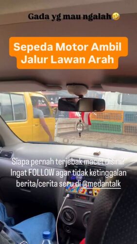 Medan Kampung Lalang Macet Parah hingga kendaraan ambil satu jalur lawan arah dan tak ada yang mau ngalah
Siapa pernah terjebak macet disini?
Lokasi: Sebelum Simpang mencirim sebelum sungai kampung lalang pagi 21/07/25
Cek video lainnya @medanku
◇ Selalu pantau STORY dan FOLLOW @medantalk utk info kejadian/kecelakaan/lalulintas terkini yang blm tentu di post ke feed dan utk bisa ikut komentar. Ingat juga Aktifkan notifikasi agar tidak ketinggalan breaking news/story