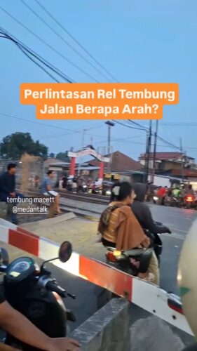 Perlintasan kereta api tembung didaerah dekat simpang jodoh itu berapa arah ya, kok jadi sati arah semua?