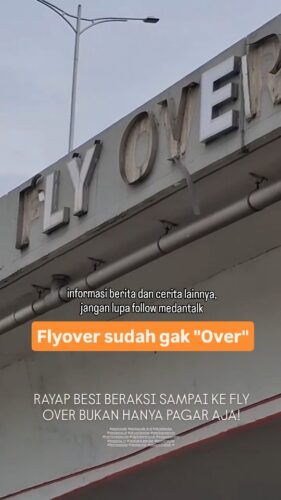 Tulisan Flyover di Jamin Ginting terlihat hanya tinggal huruf LYE nya aja.
Kok bisa hilang ?