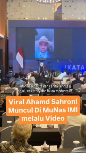 Viral Ahmad Sahroni Muncul di Video saat Munas IMI
Ahmad Sahroni tiba-tiba muncul dalam Munas Ikatan Motor Indonesia (IMI) X 2025 secara daring (online) di Royal Ambarrukmo, Yogyakarta Sabtu (20/9/2025).
Diketahui, Sahroni merupakan Sekretaris Jenderal IMI periode 2021-2025. Dalam kegiatan tersebut, ia memberikan sambutan melalui rekaman video. Tampak yang mengenakan topi dengan background yang diburamkan.
“Saya pertama-tama mengucapkan permohonan maaf karena tidak bisa hadir secara langsung dan mengucapkan terima kasih atas kerja samanya selama ini,” ujarnya.
Kemunculan Sahroni secara daring menuai reaksi publik mengingat keberadaan dirinya sejak akhir Agustus lalu tak diketahui keberadaan lokasi nya.