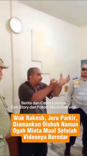 Jukir Minta Parkir 60 ribu Viral di Medan Namun Ogah Minta Maaf Karena ini…
Setelah viral videonya meminta uang parkir sebesar Rp60 ribu kepada sopir mobil tour travel, Wak Rakesh akhirnya diamankan oleh petugas Dinas Perhubungan (Dishub) Medan, Kamis (16/10/2025).
Namun, bukannya menyesal, Rakesh justru terekam ogah meminta maaf.
“Katakan maaf, aku gak mau bang. Karena dia kasar, makanya aku kasar. Aku gak salah yaa. Kalau kata-kata maaf, aku gak mau yaa,” ucapnya tegas dalam video yang beredar.
Sebelumnya, video Rakesh viral di media sosial. Dalam rekaman itu, pria yang dikenal warga sekitar itu terlihat berdebat dengan sopir mobil tour travel di kawasan Jalan Kruing, dekat Bolu Meranti, Medan.
Sopir mengaku dimintai uang parkir Rp60 ribu oleh Rakesh yang disebut-sebut sebagai juru parkir liar.
Video berdurasi singkat itu sontak menuai reaksi keras dari warganet. Banyak yang menilai praktik parkir liar di Medan sudah makin meresahkan, apalagi jika menyasar wisatawan luar kota.
“Rp60 ribu parkir? Itu bukan parkir, itu pungli!” tulis salah satu komentar pedas warganet.
Dishub Medan kini tengah melakukan pemeriksaan terhadap Wak Rakesh dan menegaskan akan menindak tegas segala bentuk pungutan liar yang mencoreng wajah kota.
Cek video viral sebelumnya di @medantalkviral